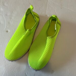 Women’s neon yellow water shoes Sz 5/6